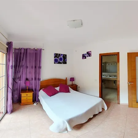 Villa Adhi