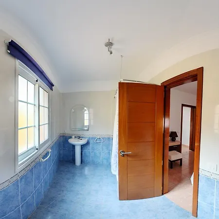 Villa Adhi *